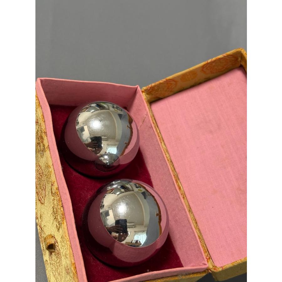 中古品  中国健康グッズ  健身球　健康球　Baoding Balls 50mm球　クロームメッキ　箱入 |  | 01