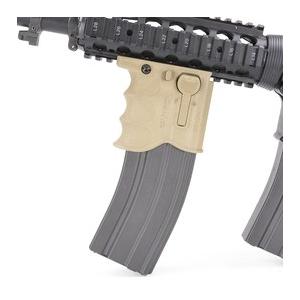 FAB Defense MG-20 フォアグリップ&スペアマガジンホルダー M4/AR15系