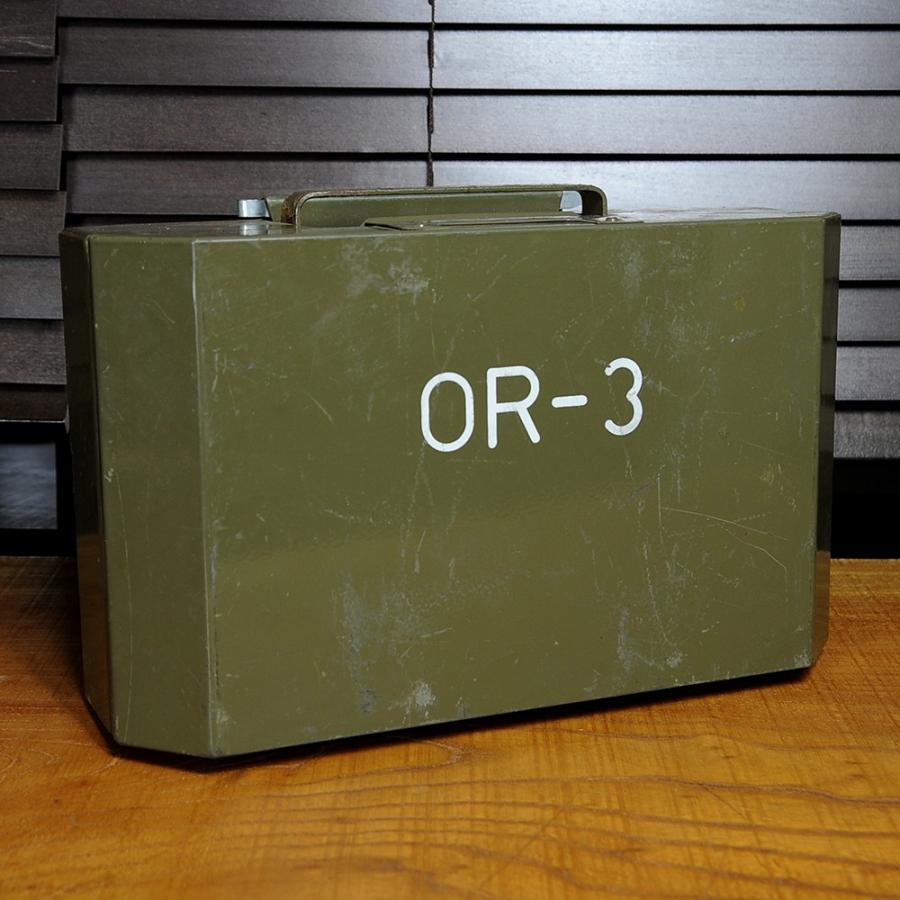 チェコ軍放出品 スチールボックス OR-3 [ 並品 ] メディカルボックス