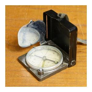 ルーマニア軍放出品 コンパス IOR VALDADA製 B1-64 レザーポーチ付き