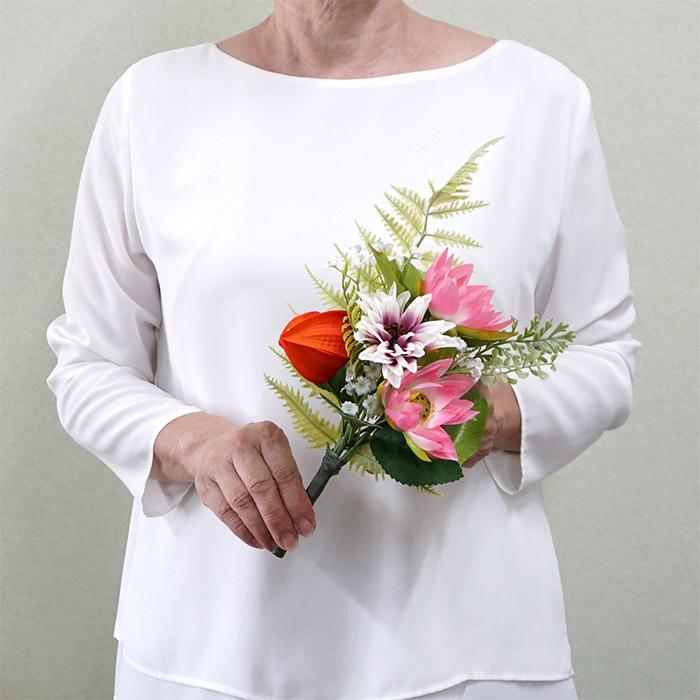 送料無料 造花 Newホワイトリリーと二色のキキョウの仏花 一対 2束 北海道沖縄へは別途送料550円 Bukka43 リポーズジョイ 通販 Yahoo ショッピング