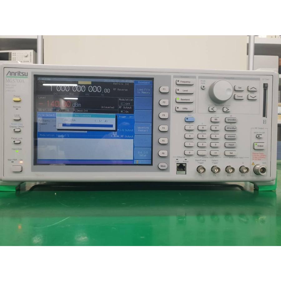 アンリツ製のベクトル信号発生器 MG3700A Anritsu MG3700A ベクトル信号発生器 Vector Signal Generator 3GHz