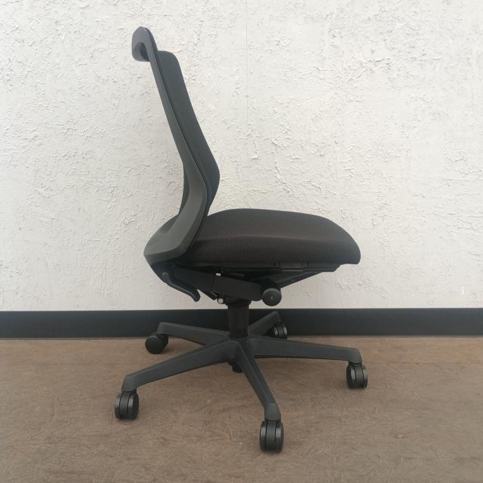 送料無料！新品未開封！フルフラットオフィスチェア オカムラ オフィスチェア 肘なし フルーエント 背メッシュ CB31ZR-FKA1