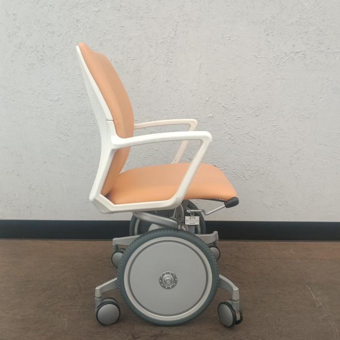 オカムラ ウェルツセルフ オフィスチェア 肘あり 車いす 未販売モデル
