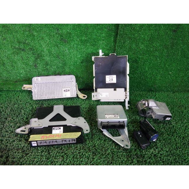 アクア DAA-NHP10 コンピューターセット 89661-52U90 1930134 : 自動車