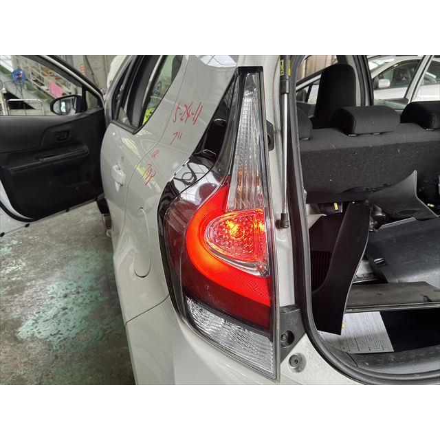 アクア DAA-NHP10 左テールランプ 81561-52D50 20255616 : 自動車中古