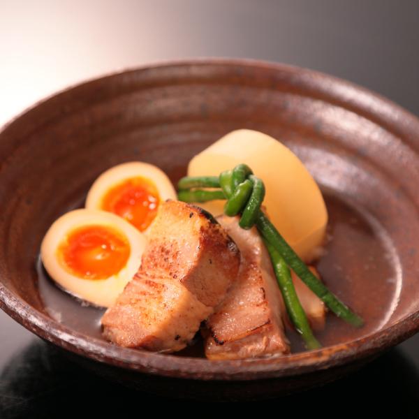 西尾の食材・素材で丁寧に炊き上げました・・・料理長監修・《西尾食宝》煮豚セット（醤油味・味噌味） |  | 01
