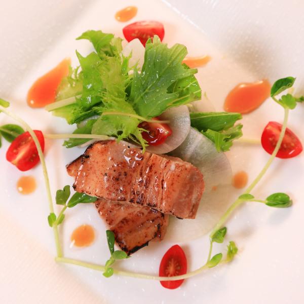 西尾の食材・素材で丁寧に炊き上げました・・・料理長監修・《西尾食宝》煮豚セット（醤油味・味噌味各2ヶ） |  | 01