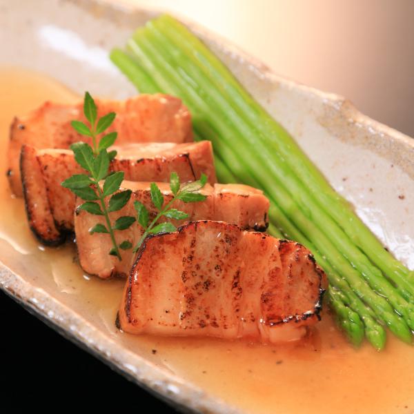 西尾の食材・素材で丁寧に炊き上げました・・・料理長監修・《西尾食宝》煮豚セット（醤油味・味噌味各2ヶ） |  | 02