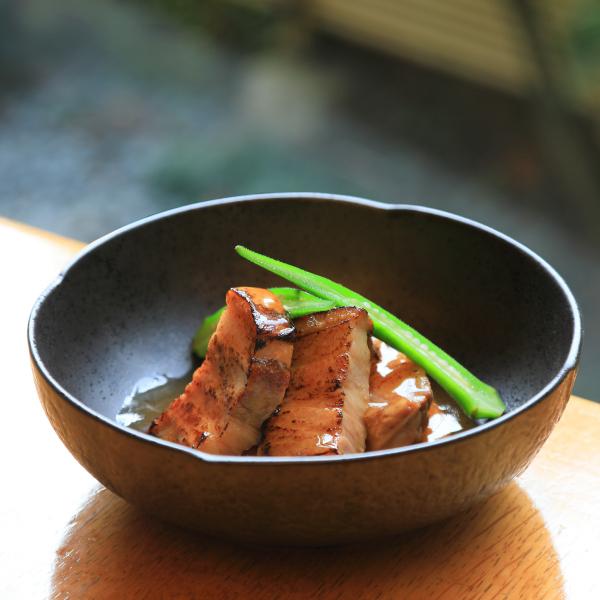西尾の食材・素材で丁寧に炊き上げました・・・料理長監修・《西尾食宝》煮豚セット（醤油味・味噌味各2ヶ） |  | 04