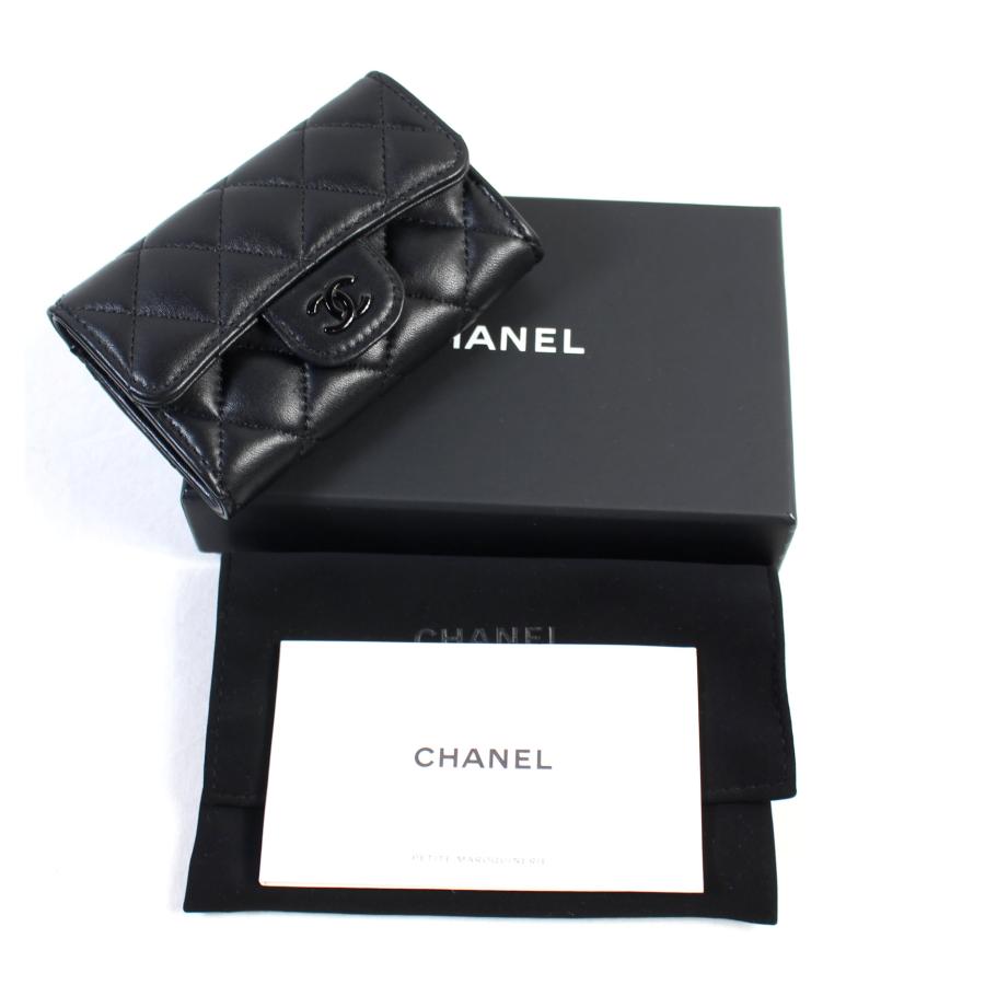 CHANEL 19 美品 シャネル マトラッセ ソーブラック ラムスキン カード