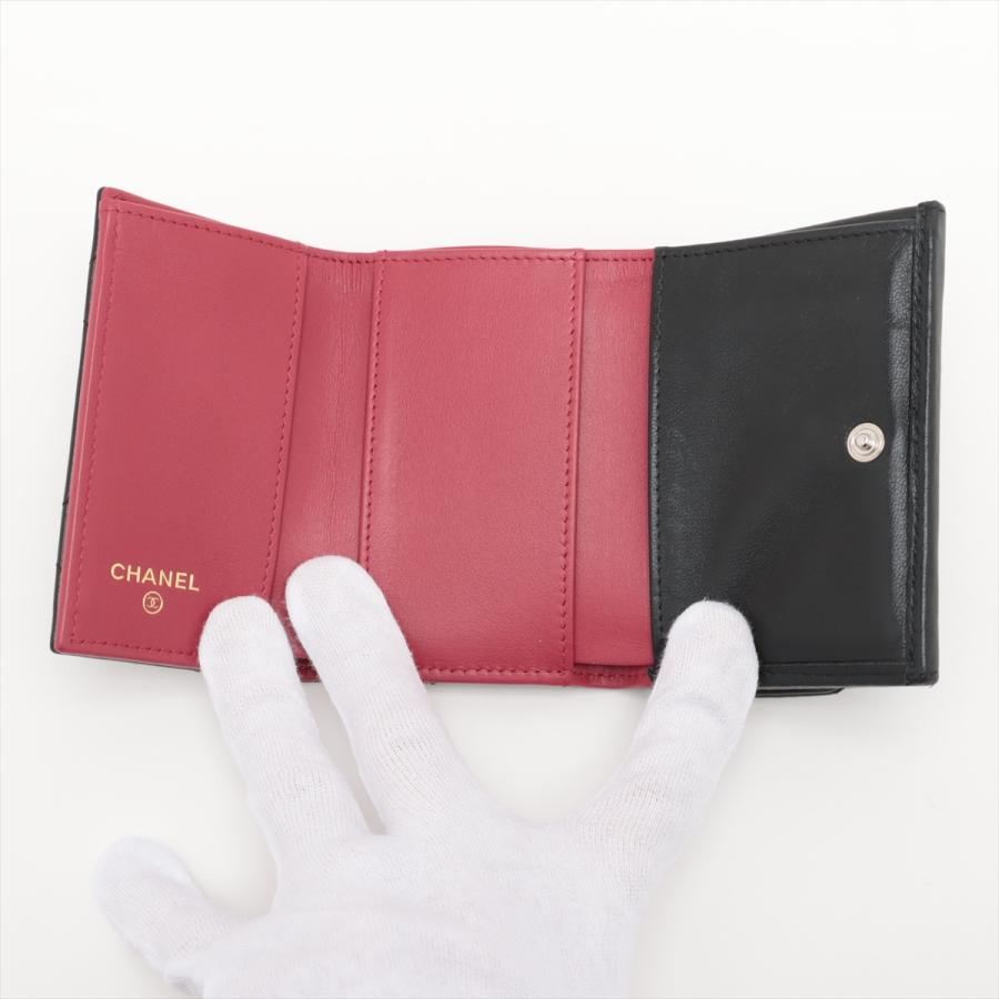 CHANEL 19 美品 シャネル ミニ ウォレット マトラッセ ココマーク 黒