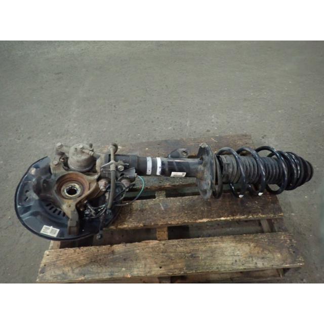 ヴィッツ DBA-NSP135 右フロントストラットASSY 070  48510-52N30の画像