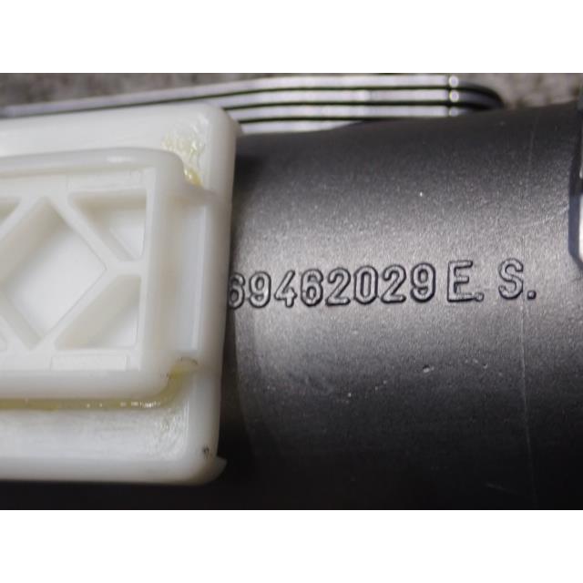 ベンツ Bクラス CBA-245232 ステアリングコラム 761の画像