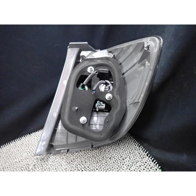 フィット DAA-GP1 左テールランプ NH700M 33550-TF0-J71 : RETEX 