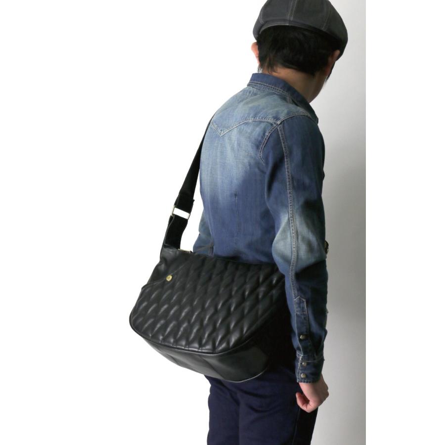 Schott N.Y.C (ショット) パデット レザー バナナ バッグ Schott N.Y.C (ショット) パデット レザー バナナ バッグ