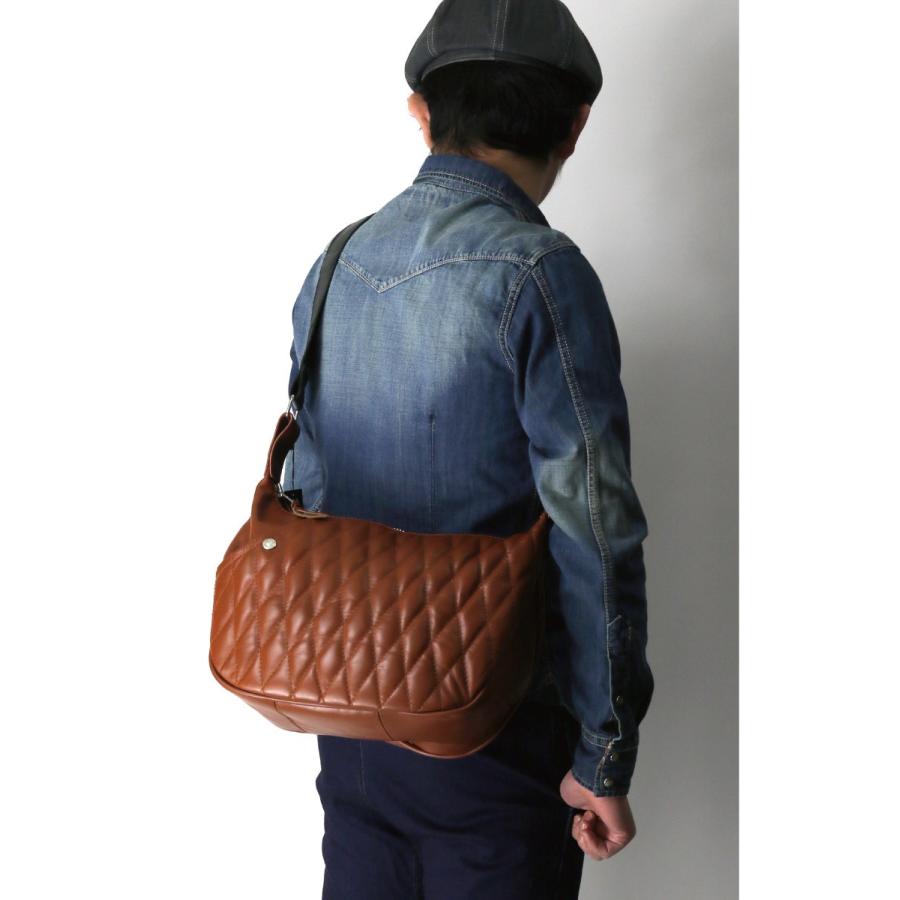 Schott N.Y.C (ショット) パデット レザー バナナ バッグ Schott N.Y.C (ショット) パデット レザー バナナ バッグ