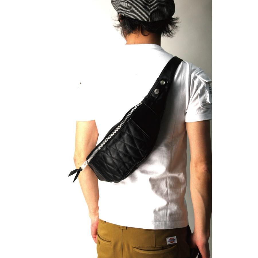 Schott N.Y.C (ショット) パデット レザー バナナ ボディバッグ Schott N.Y.C (ショット) パデット レザー バナナ ボディバッグ