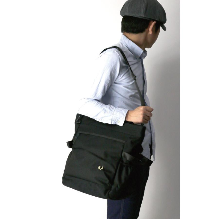 FRED PERRY (フレッドペリー) ナイロン トートバッグ ショルダー