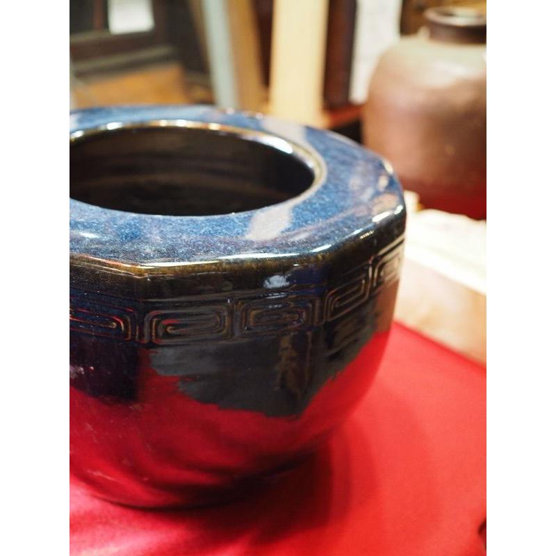 昭和レトロ　古民家・骨董。 陶器製茶色水鉢・ 睡蓮鉢6️⃣ 大。 楽天市場】信楽焼 睡蓮鉢 陶器 大型 窯肌 ケズリ鈴型水鉢 18号（外径