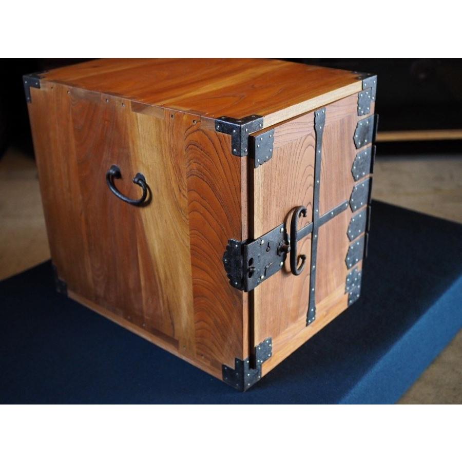 江戸時代の船金庫をリメイクした総欅製重量あり船箪笥 古録展 送料別 E