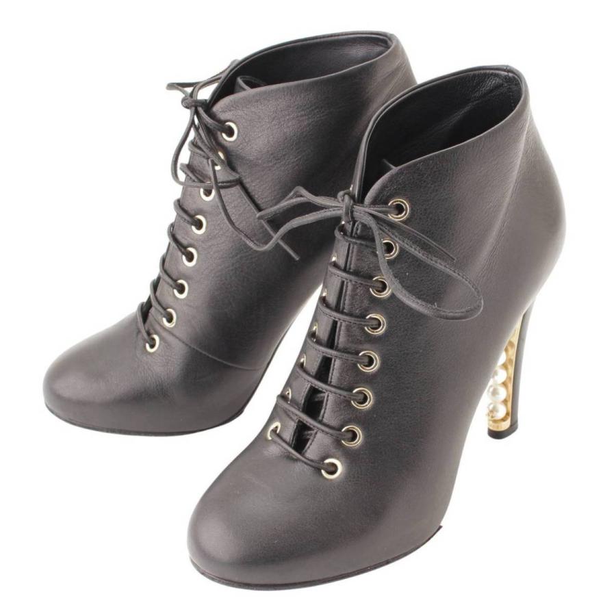 Chanel ブラックレザー ブーティ CHANEL ブラック レザー ブーティ ヒール付き