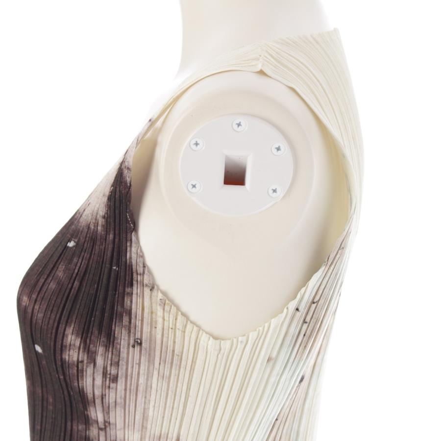 プリーツプリーズ イッセイミヤケ CAI GUO QIANG 蔡國強 ドラゴン ノースリーブ トップス PP97-JK071 ホワイト系 3【中古】 プリーツプリーズ イッセイミヤケ CAI GUO QIANG 蔡國強 ドラゴン