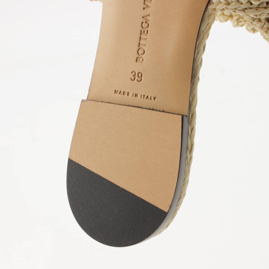 Bottega Veneta ザ・リド　フラットサンダル Bottega Veneta® Women's Lido Flat Sandal in Black. Shop