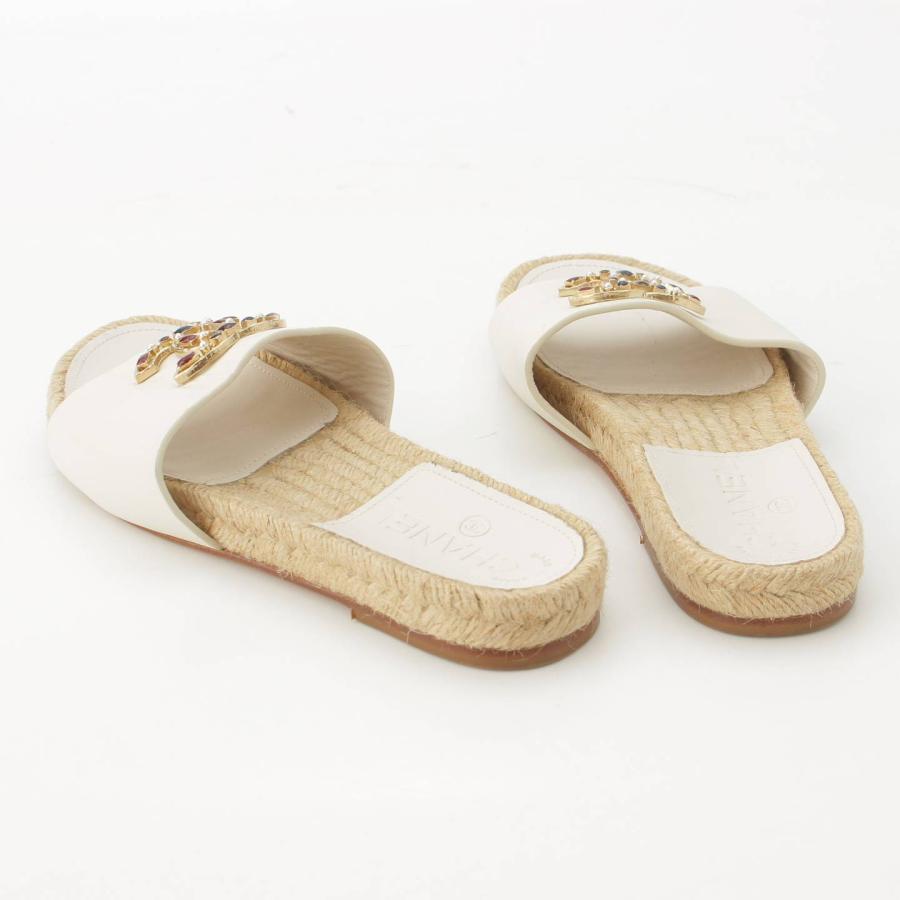 CHANEL ビジュー付きホワイトサンダル　35 CHANEL ビジュー付きホワイトサンダル 35 【公式通販】