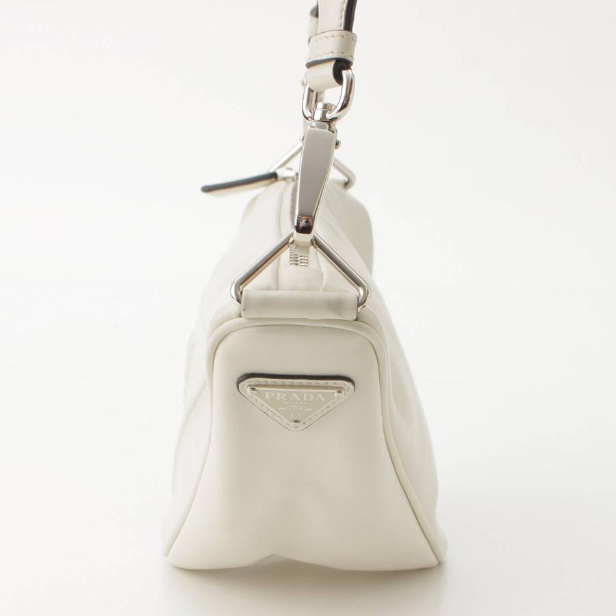 PRADA 【プラダ】Prada ロゴエンボス トライアングル レザー PRADA 【プラダ】Prada ロゴエンボス トライアングル レザー