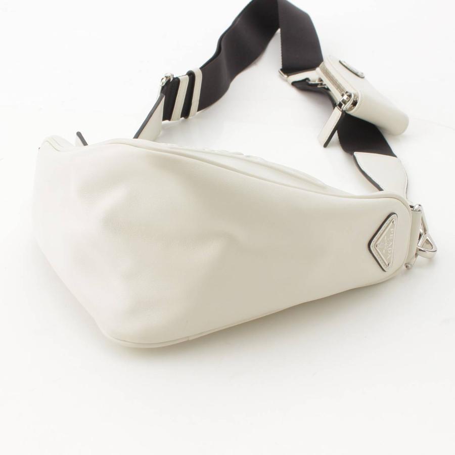 PRADA 【プラダ】Prada ロゴエンボス トライアングル レザー PRADA 【プラダ】Prada ロゴエンボス トライアングル レザー