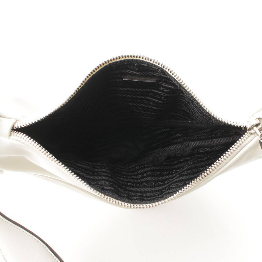 PRADA 【プラダ】Prada ロゴエンボス トライアングル レザー PRADA 【プラダ】Prada ロゴエンボス トライアングル レザー
