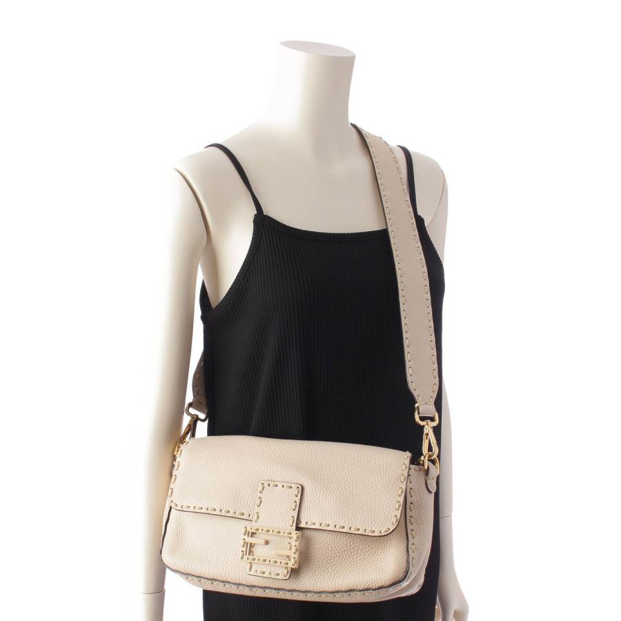 FENDI 【フェンディ】Fendi マンマバケット セレリア レザー FENDI 【フェンディ】Fendi マンマバケット セレリア レザー