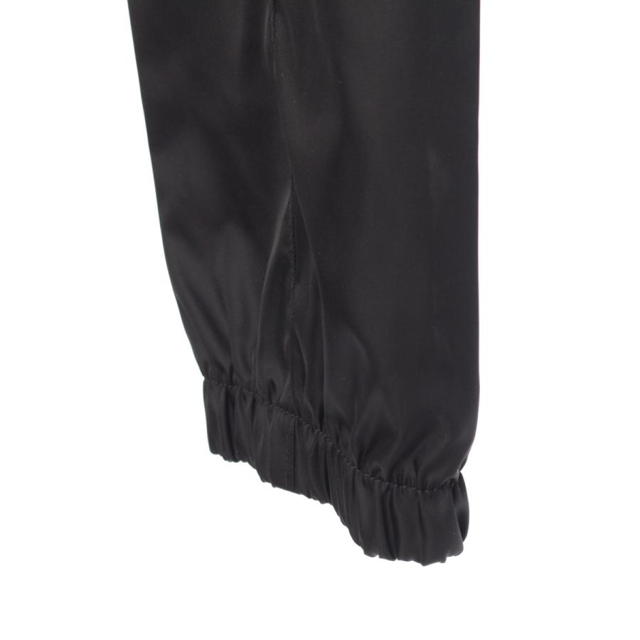 新品タグ付　プラダ　Re-Nylon　パンツ　三角プレート　ブラック　Lサイズ PRADA（プラダ） Re-Nylon リナイロン トライングルロゴ 三角プレート