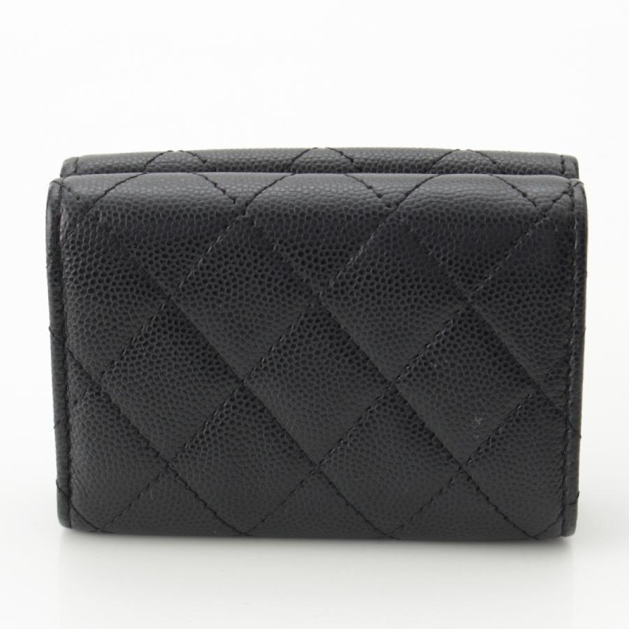 CHANEL（シャネル） ランダム番 キャビアスキン マトラッセ コンパクト