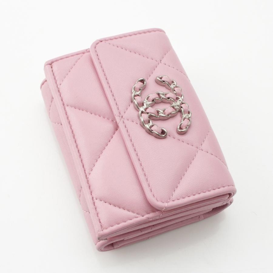 CHANEL（シャネル） 32番台 19 ディズヌフ ラムスキン レザー ココ