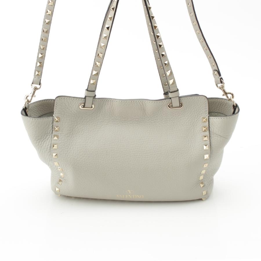 ヴァレンティノ　ロックスタッズバッグ　グレー Valentino Garavani ロックスタッズ ハンドバッグ | グレー | FARFETCH JP