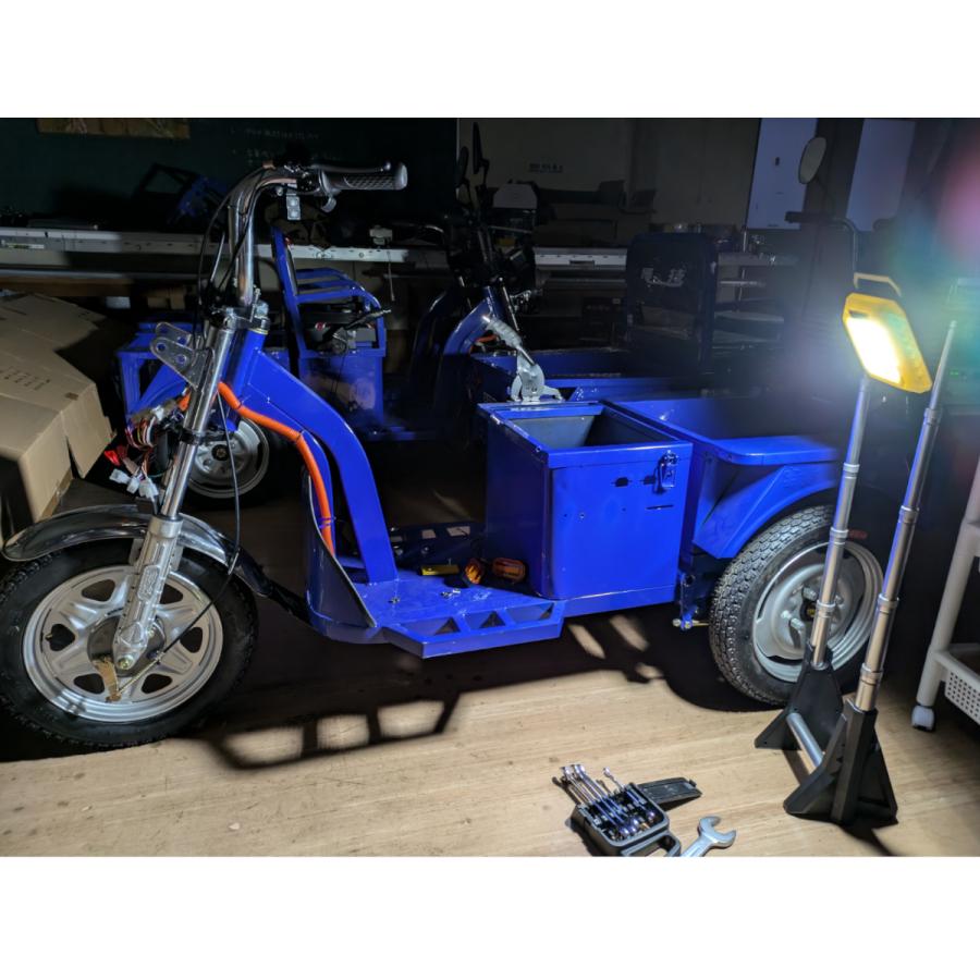 伸縮スタンド付 充電式 LED投光器 30W 3000lm 2色切替 上下360°回転