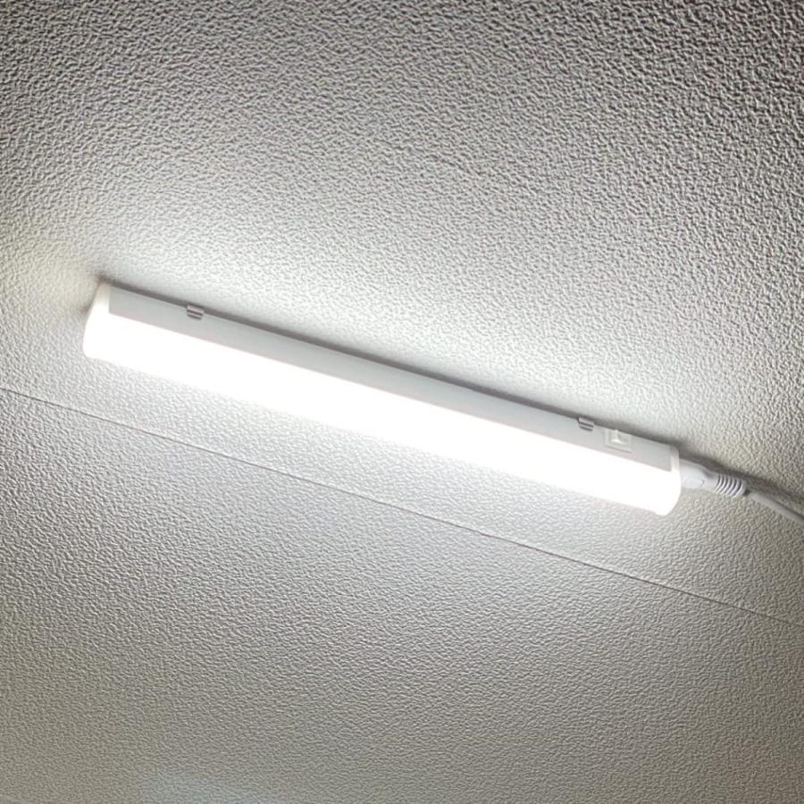LEDライト スイッチ付 スリム蛍光管形 長さ30cm 昼光色 700ルーメン 消費電力5W 配線工事不要 AC電源コード・連結コード付属 20本セットの画像