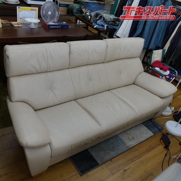 カリモク ３人掛けソファ アイボリー レザーソファー エキスパート藤沢辻堂店 カリモク カリモク家具 3人掛けソファ アイボリー レザー