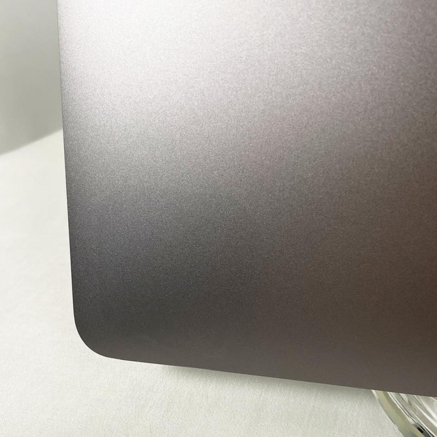 MacBook Pro 13インチ 2020 Four Thunderbolt 3 ports Cランク カラー