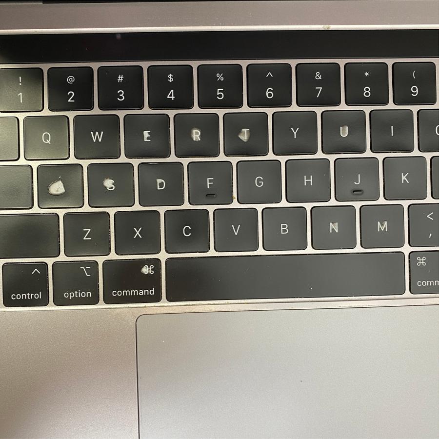 MacBook Pro 13インチ 2019 Four Thunderbolt 3 ports Cランク カラー