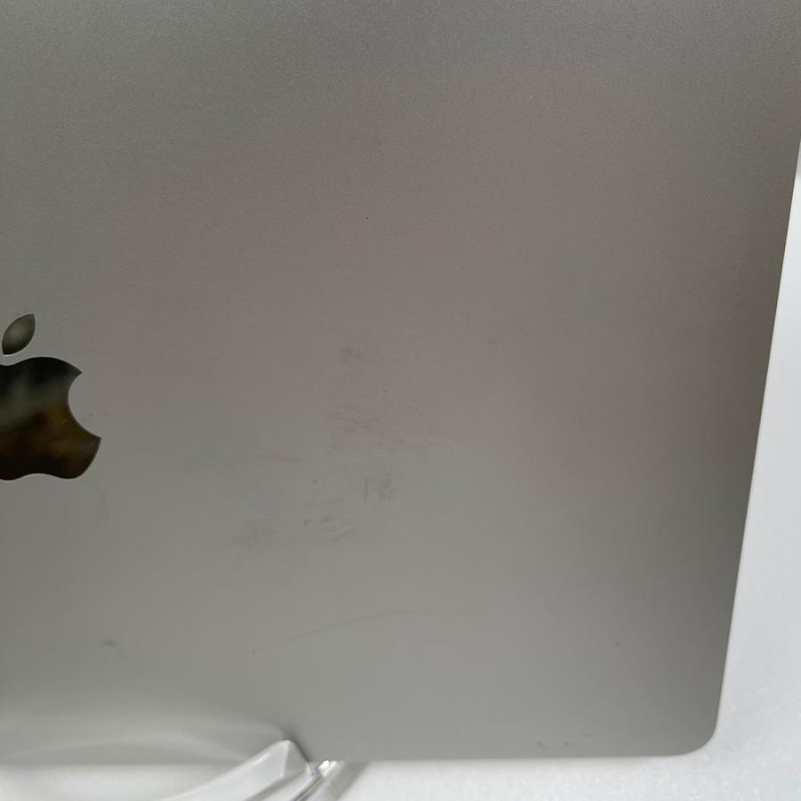 MacBook Pro 13インチ 2020 Four Thunderbolt 3 ports Cランク カラー