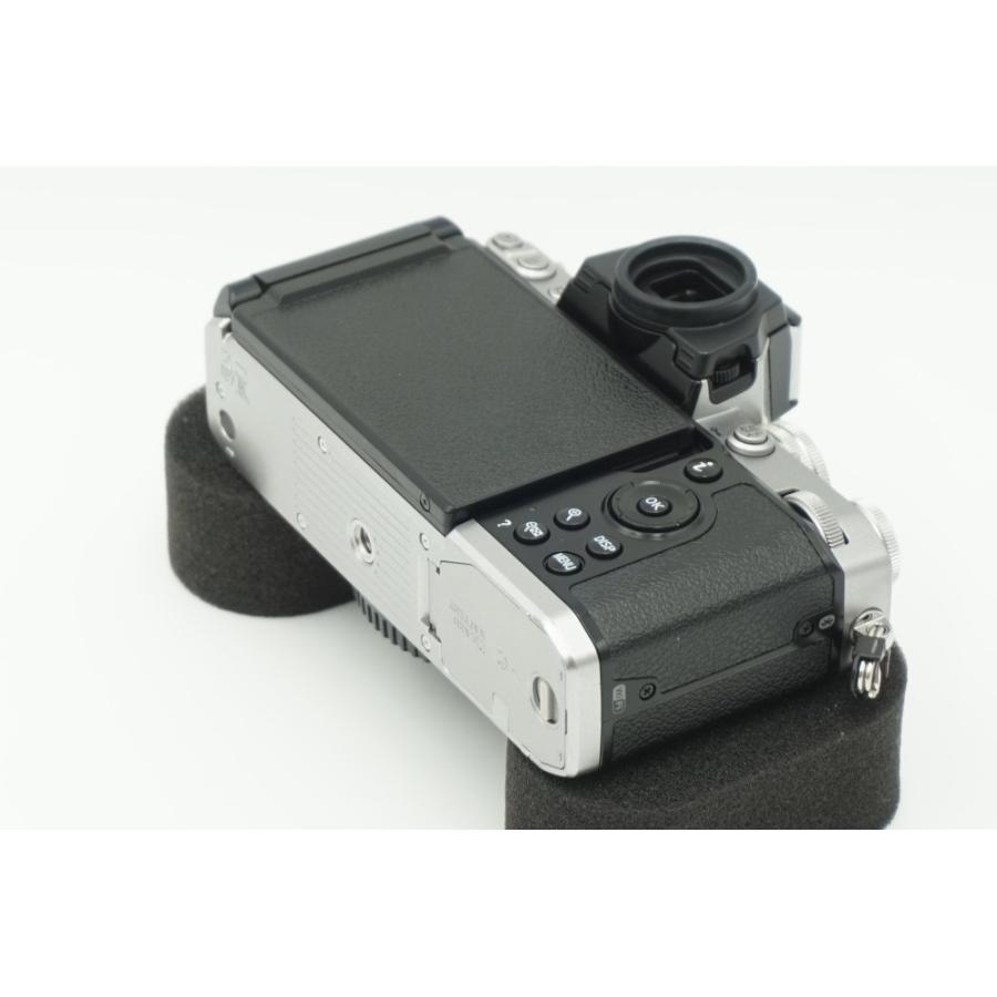 Nikon ミラーレス一眼カメラ Z fc ボディ Zfc シルバー : リバリュー