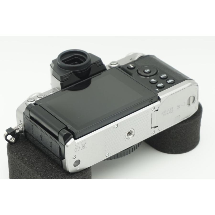 Nikon ミラーレス一眼カメラ Z fc ボディ Zfc シルバー : リバリュー
