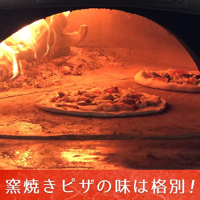 人気ピザレストランの薪窯焼き 本格ナポリピッツァ クアトロ
