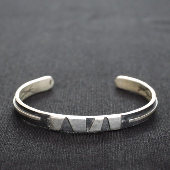 に*こ様 Michael Roanhorse バングル　シルバー　ナバホ族　イン NAVAJO シルバーバングル Michael Roanhorse作 (B) : REVE Yahoo!店