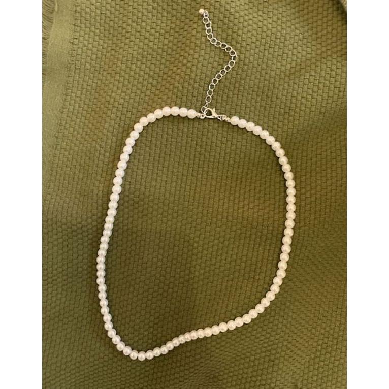 エイソス メンズ ネックレス・チョーカー アクセサリー ASOS DESIGN short 6mm glass faux pearl necklace in white｜revida2｜02