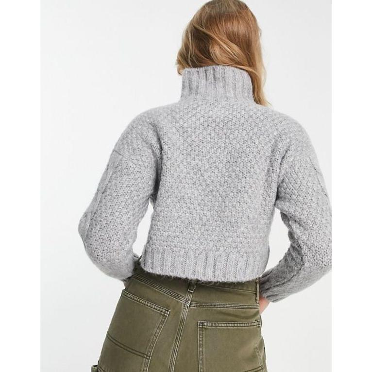 エイソス レディース カーディガン アウター ASOS DESIGN crop cable sweater with high neck in fluffy yarn in gray｜revida2｜04