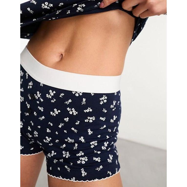 エイソス レディース カジュアルパンツ ボトムス ASOS DESIGN mix & match ditsy print pajama short with exposed waistband and picot trim in navy｜revida2｜02